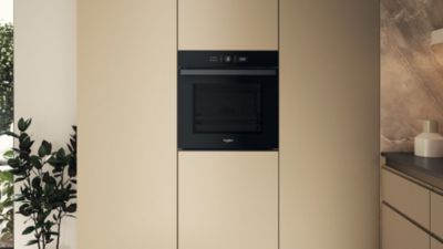 Four combi vapeur 73l 56cm noir Whirlpool WOI4S8CM0SBAF