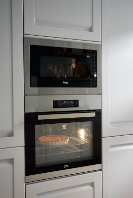 Four multifonctions nettoyage pyrolyse Beko BQM22400XP 71L inox