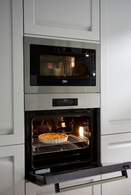 Four multifonctions nettoyage pyrolyse Beko BQM22400XP 71L inox