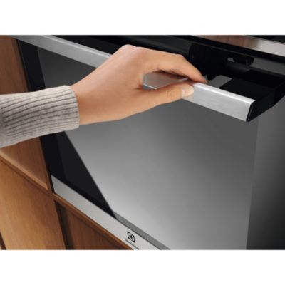 Four multifonctions nettoyage pyrolyse Electrolux EOE7P12X 72 L noir