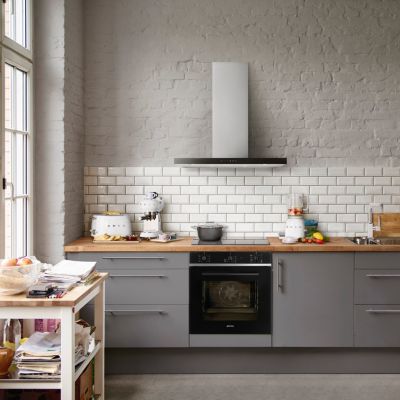 Four Smeg SF64M3TVX 70L Classe A - Acier Inoxydable, Encastrable, Gaz