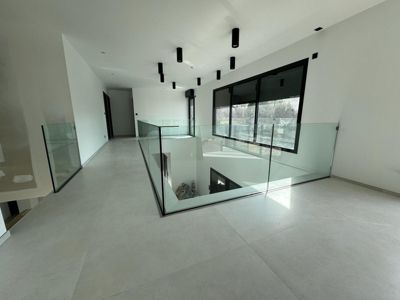 Garde-corps verre / vitré et aluminium Home Mat sur mesure - Pose à la française - 0,6 kN -Terrasse, balcon - Extérieur/Intérieur