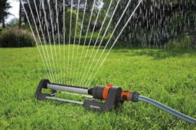 Gardena Arroseur oscillant Aqua M - arrosage : 110 à 250 m² - portée 8 à 18 m - largeur max. : 14 m