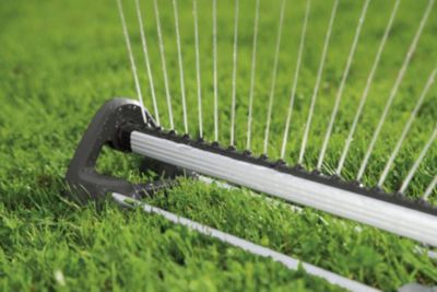 Gardena Arroseur oscillant Aqua M - arrosage : 110 à 250 m² - portée 8 à 18 m - largeur max. : 14 m