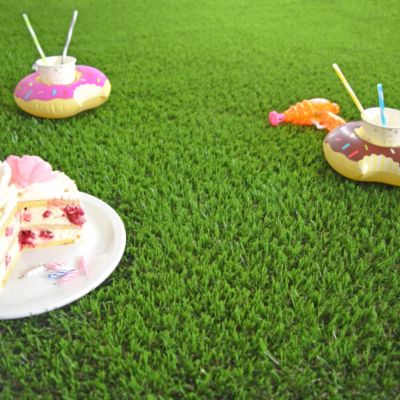 Gazon artificiel Expo classé feu - Vert - 22 mm - Rouleau de 2m x 23m