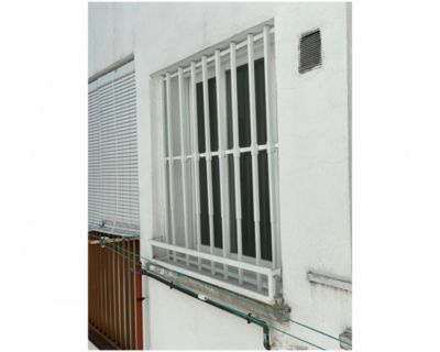 Grille de défense extensible et télescopique pour fenêtre, réglable en largeur et en hauteur de 55x95 à 100x165 cm, acier blanc