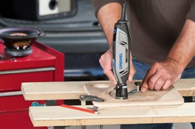 Guide pour découpe droite et circulaire jusqu'à 30 cm Dremel 678