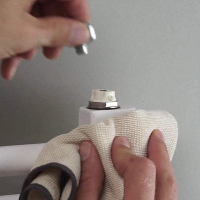 Jeu de supports de radiateur pour SÈCHE-SERVIETTES, finition BLANC mat, en ABS Kibath