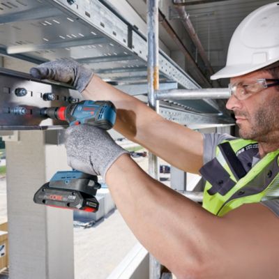 Kit Bosch Professional 3 outils perceuse, meuleuse, boulonneuse 18V avec 2 batteries 5 Ah + chargeur GAL 18V‑40 + sac de transport