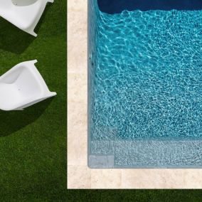KIT COMPLET - Margelles pour piscine 4x4m en Travertin Beige Light (inclus colle, joint, hydrofuge ...) - RO'MA Nature