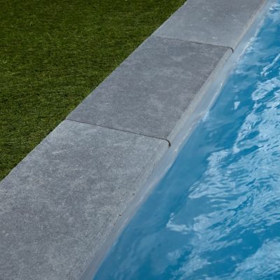 KIT COMPLET - Margelles pour piscine 6x3m en Pierre Egypte Gris (avec colle, joint, hydrofuge ...)  - RO'MA NATURE