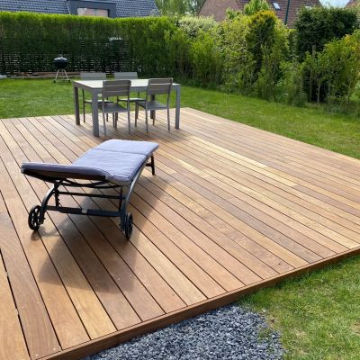 Kit complet terrasse bois exotique IPE pour 10 m², Lames 0,95 m, lambourdes 2,15 m, plots réglables et visserie Inox.