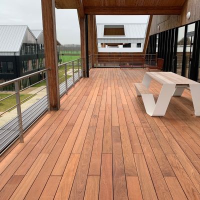 Kit complet terrasse bois exotique JATOBA pour 10 m², Lames 0,95 m, lambourdes 2,15 m, plots réglables et visserie Inox.