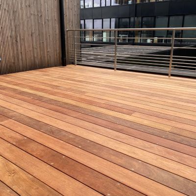 Kit complet terrasse bois exotique JATOBA pour 10 m², Lames 0,95 m, lambourdes 2,15 m, plots réglables et visserie Inox.