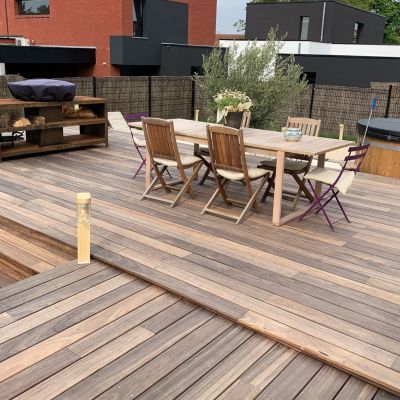 Kit complet terrasse bois exotique PADOUK pour 10 m², Lames 1,25 m, lambourdes 2,15 m, plots réglables et visserie Inox.