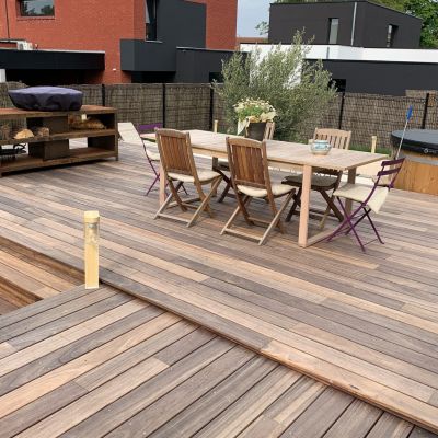 Kit complet terrasse bois exotique PADOUK pour 10 m², Lames 2,45 m, lambourdes 2,45 m, plots réglables et visserie Inox.