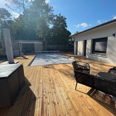 Kit complet terrasse Pin autoclave Marron pour 20 m², Lames 3,3 m, lambourdes 3 m, plots réglables et visserie Inox.