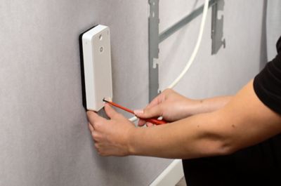 Kit de démarrage thermostat connecté pour radiateur électrique Schneider Electric Wiser blanc