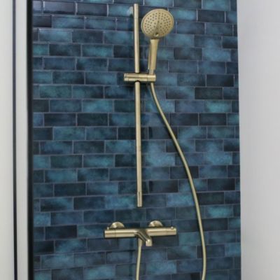 Kit de douche sans robinetterie avec douchette 3 jets + flexible + barre réglable, doré, Essebagno Luisa
