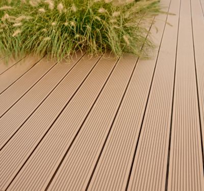 Lame de terrasse composite marron Neva Klikstrom L. 220 cm x l. 14,5 cm