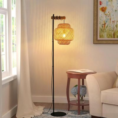 Lampadaire ANJA en bois et osier avec abat-jour en bambou interrupteur au pied et design moderne pour salon ou cuisine