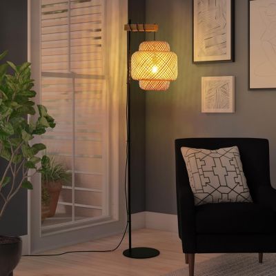 Lampadaire ANJA en bois et osier avec abat-jour en bambou interrupteur au pied et design moderne pour salon ou cuisine