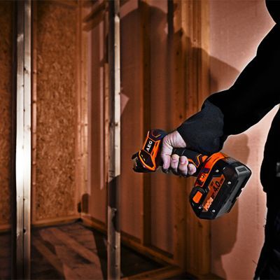 RYOBI Projecteur LED 18V One+ 1800 lumens - sans batterie ni chargeur