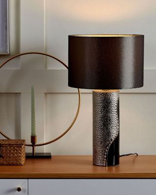 Lampe à poser avec une base en porcelaine AIKEN