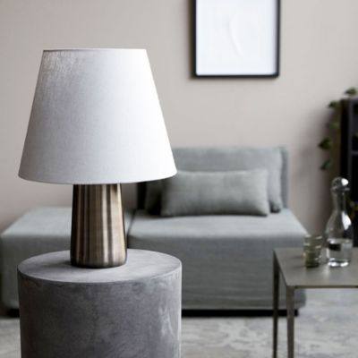 Lampe à poser Bakora en métal et abat jour jute gris - House Doctor