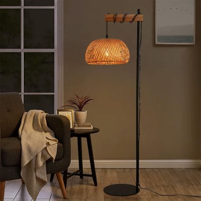 Lampe sur pied en bois et rotin avec abat-jour en bambou Ylva interrupteur au pied et design moderne pour salon ou cuisine E27
