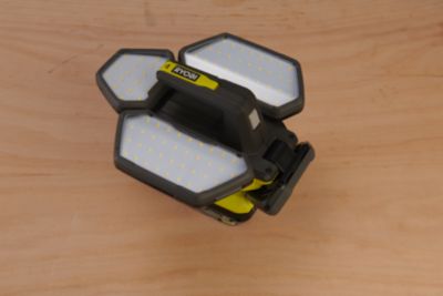 Lampe torche led Ryobi R18L360 3500lm 360W