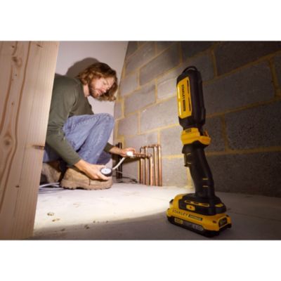 Lampe torche Stanley Fatmax SFMCL050B-XJ V20 18V (sans batterie)