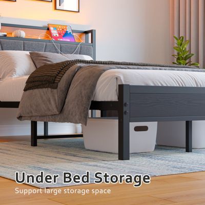 Lit 120x200 cm avec tête haute rembourrée et cadre métal, LED multicolores pilotables et station USB