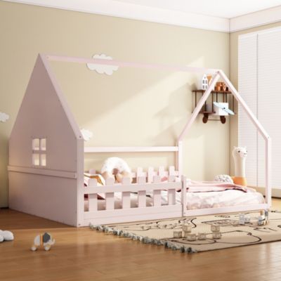 Lit 140x200 cm en pin et MDF forme maisonnette avec garde-corps intégré, coloris rose, design enfant sécurisé
