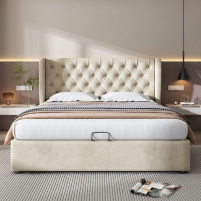 Lit 160x200 cm avec coffre et tête de lit haute capitonnée style Chesterfield en velours beige, cadre solide
