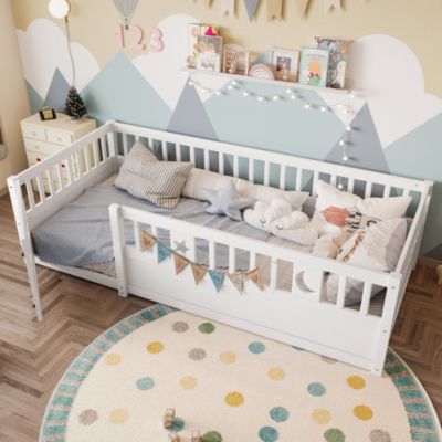 Lit 90x190 cm avec barrières de sécurité verrouillables, décor étoile et lune en pin peint blanc, sans sommier