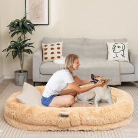 Lit Géant pour Chien Humain en Fausse Fourrure Moelleuse Couverture Oreiller Sangle Coussin Orthopédique Brun