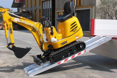 Longueur de rampe 2.50m - Hauteur à franchir de 750mm - charge max par paire 1525kg pour empattement 1250mm - Vendue à l'unité -