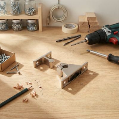 Loqueteau de meuble à pince Diall en Zamax entraxe 45 mm L.60 x l.30 mm