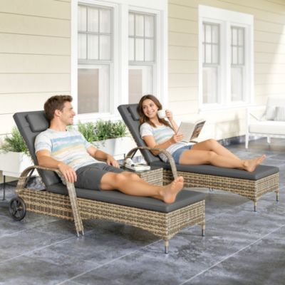 Lot de 2 bains de soleil inclinables tout confort avec table d'appoint résine tressée beige