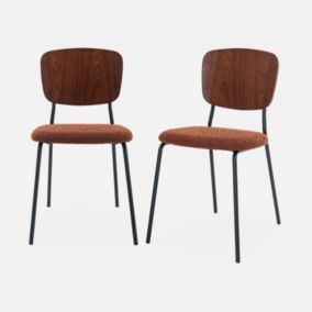 Lot de 2 chaises assise bouclette texturée terracotta. dossier bois de peuplier courbé. pieds en métal noir mat