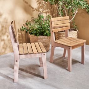 Lot de 2 chaises en bois d'acacia pour enfant. salon de jardin enfant rose. intérieur / extérieur