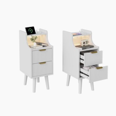 Lot de 2 chevets minimalistes blancs étroits à 2 tiroirs, façade cannelée, éclairage LED intégré, prises secteur, USB et USB-C
