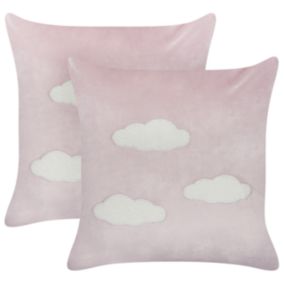 Lot de 2 coussins décoratifs avec motif nuages brodés 45 x 45 cm en velours rose IPOMEA