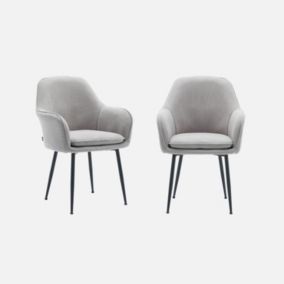 Lot de 2 fauteuils en velours côtelé gris clair et pieds en métal noir mat. L 57 x P 59 x H 84.5