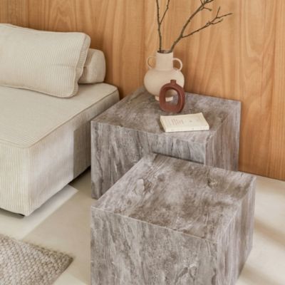 Lot de 2 tables basses effet marbre gris PAROS.  L 58 x l 58 x H 40cm / L 50 x l 50 x H 33cm