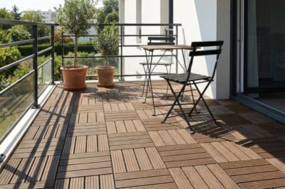 Lot de 30 dalles clipsables terrasse en composite SERRA teck rainuré 30x30cm