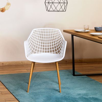 Lot de 4 chaises LUCIA pour salle à mange design retro avec accoudoirs, coque en plastique blanc et pieds en métal décor chêne