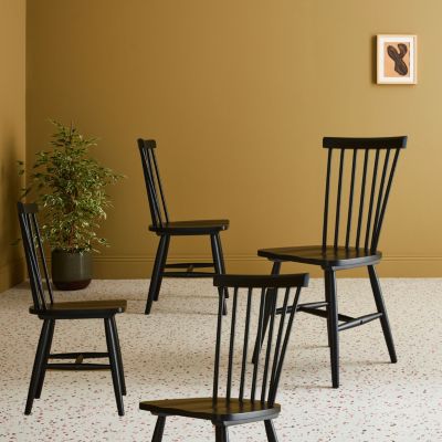 Lot de 4 chaises noires à barreaux en bois d'hévéa. ROMIE. L 50.8 x P 44.2 x H 90cm