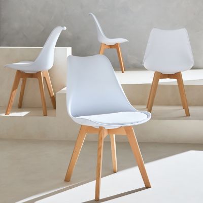 Lot de 4 chaises scandinaves. pieds bois de hêtre. chaises 1 place. blancs